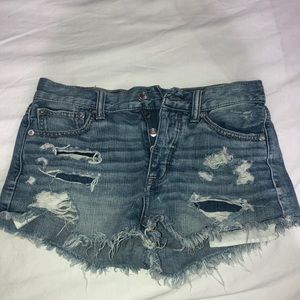 Ripped classic denim shorts
